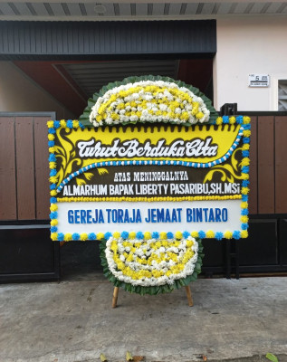 Papan Bunga Duka di Tanjung Gadang